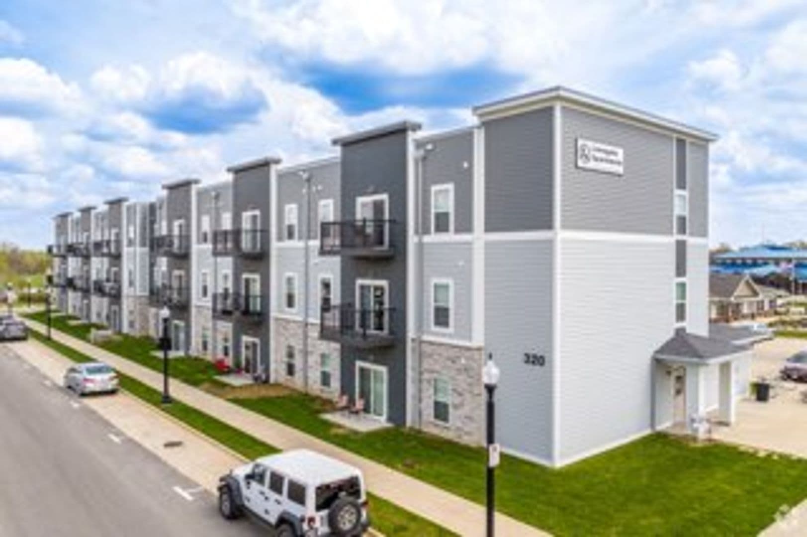 Newton Apartment: 320 W 3rd St N