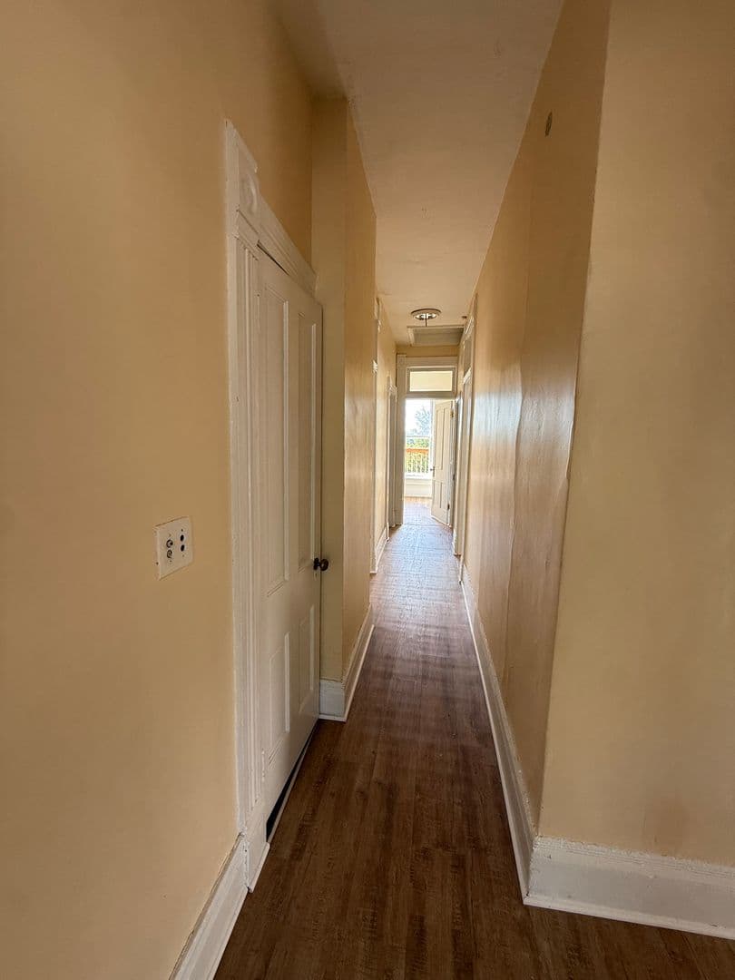 Omaha Apartment: 618 N 40th St