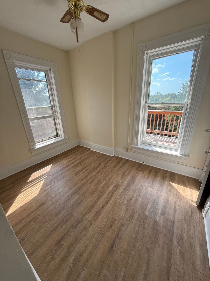 Omaha Apartment: 618 N 40th St