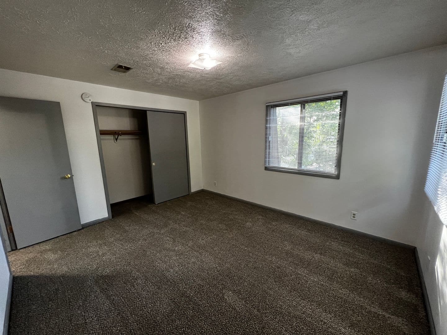 Council Bluffs Apartment: 147 Baughn ST