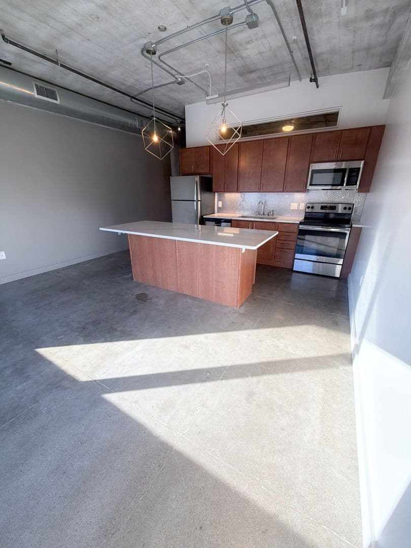 Des Moines Apartment: 200 10th St, Des Moines, IA