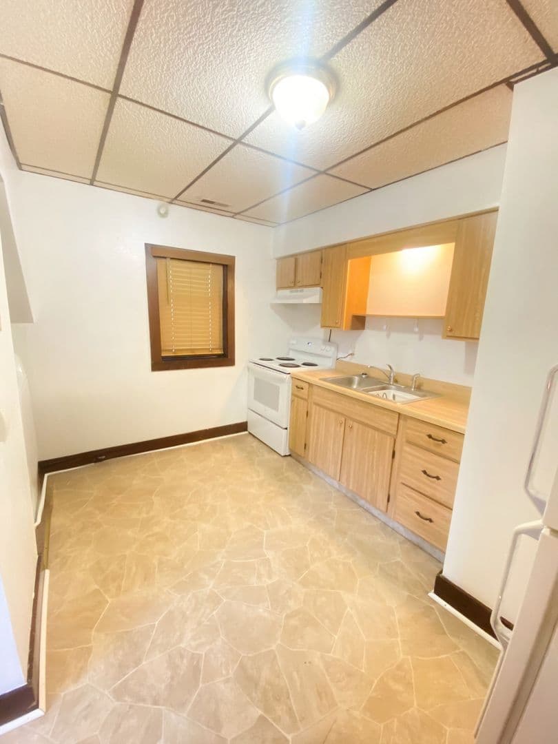 Des Moines Apartment: 1106 Virginia Ave