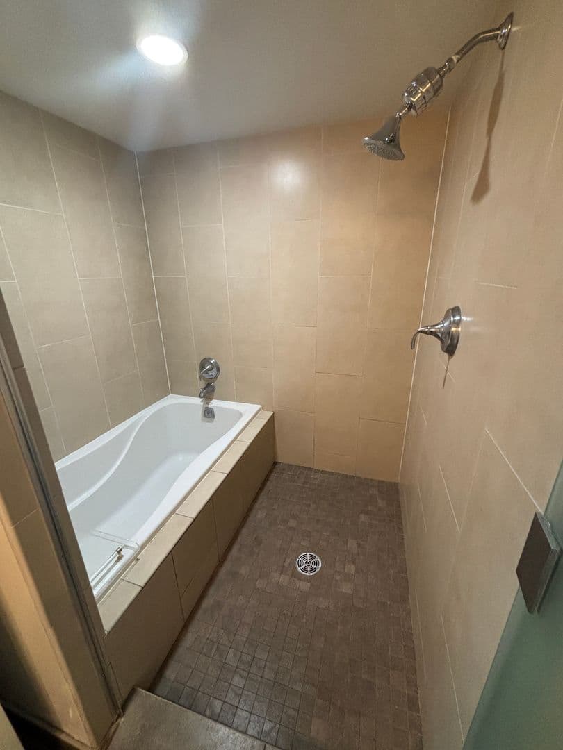Honolulu Condo: 1837 Kalakaua Ave., #1410