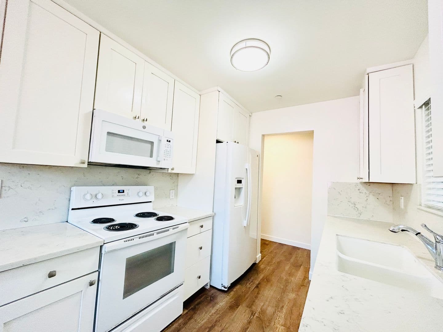 Venice Apartment: 2504 Pacific Ave.