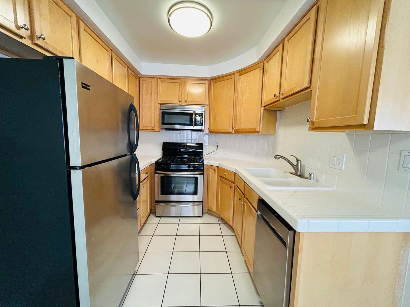 Los Angeles Apartment: 10394 Rochester Ave