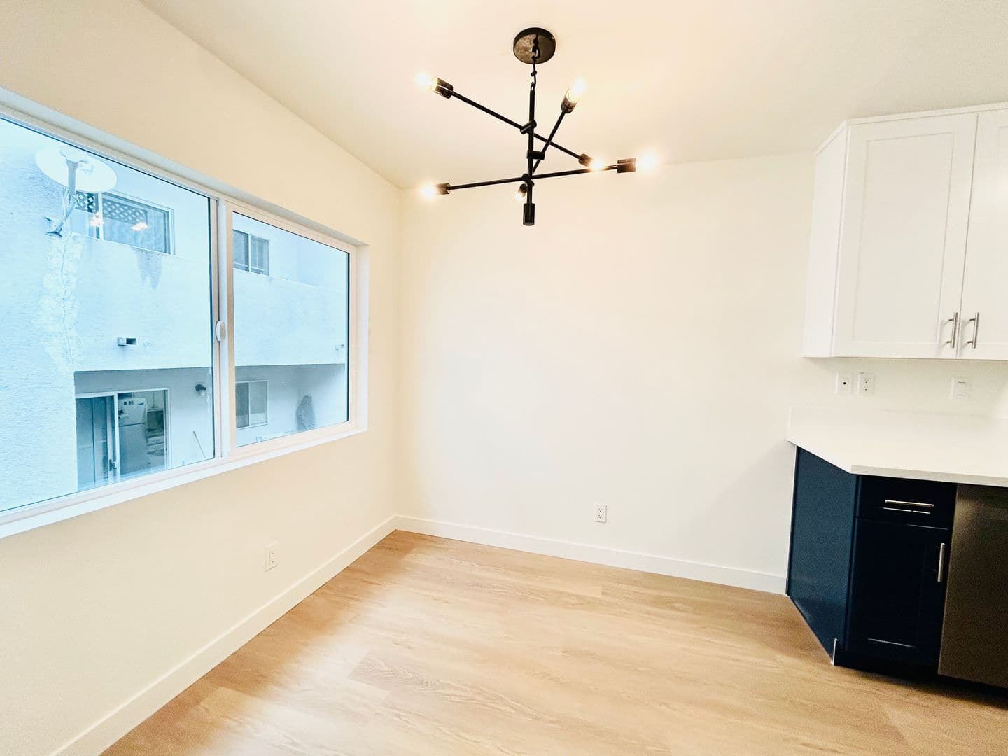Los Angeles Apartment: 4237 Inglewood Blvd