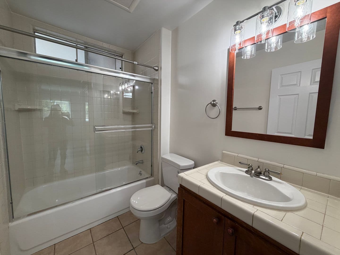 Venice Apartment: 1415 Venice Blvd