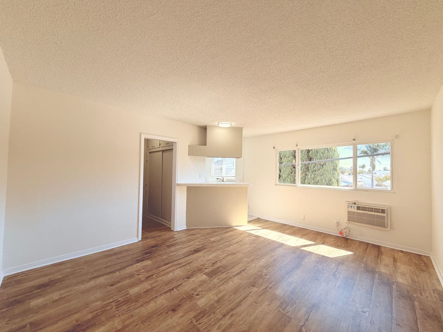 Culver City Apartment: 10860 Venice Blvd