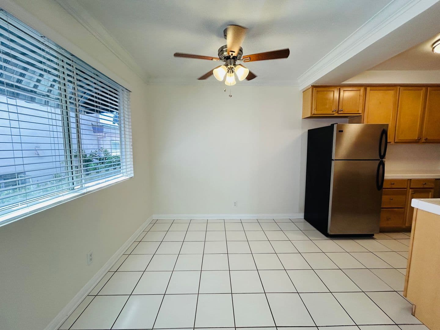 Los Angeles Apartment: 10394 Rochester Ave