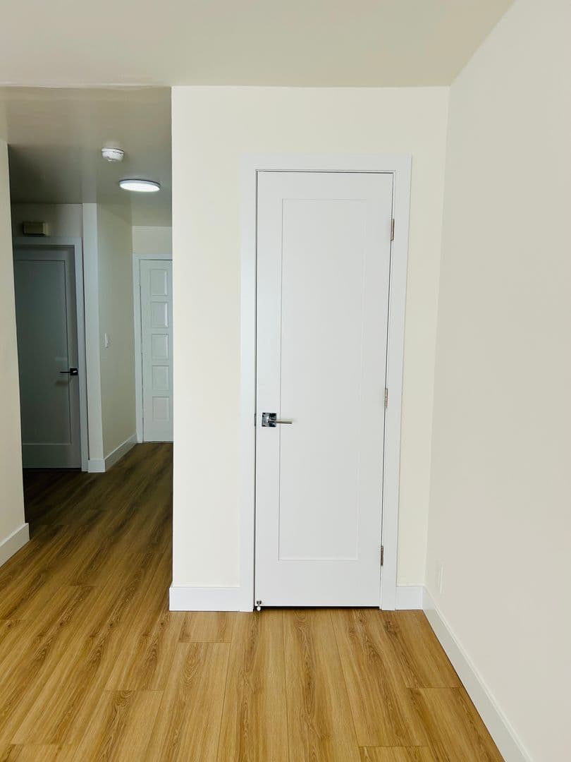 Los Angeles Apartment: 9725 Charnock Ave