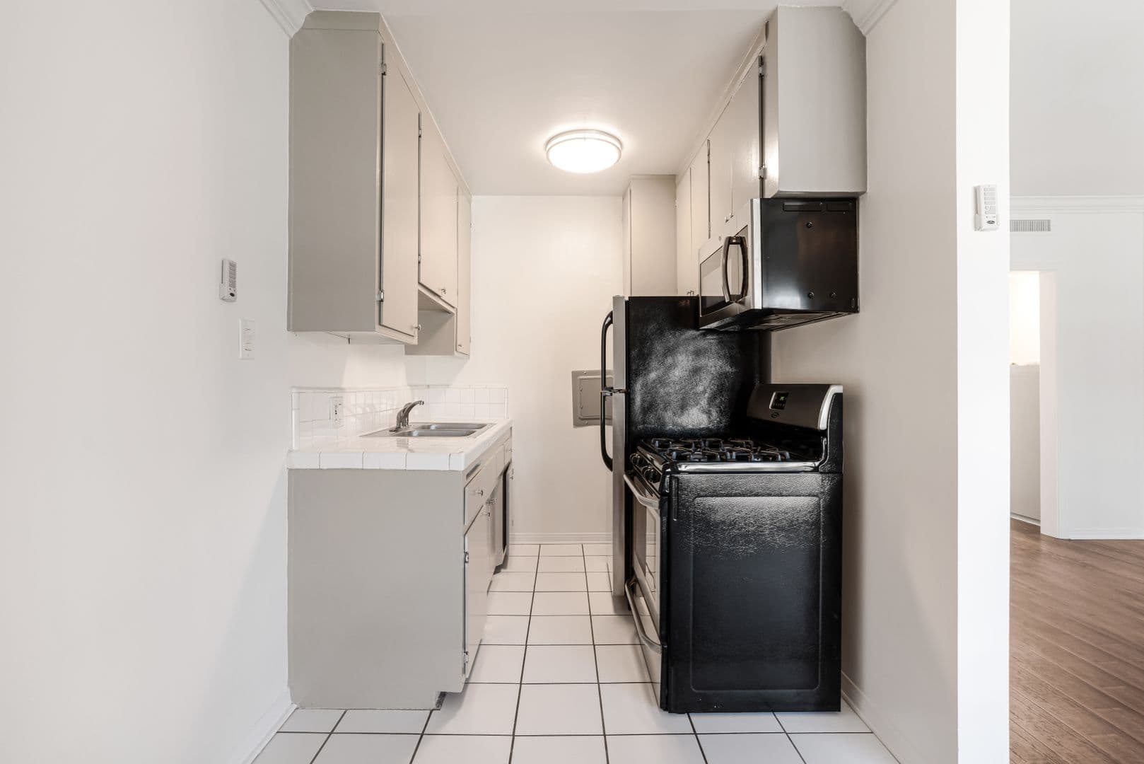 Los Angeles Apartment: 3940 Inglewood Blvd