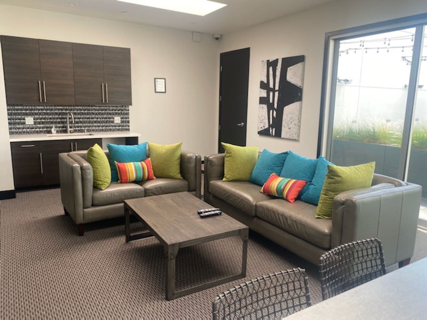 Los Angeles Apartment: 11811 Culver Blvd