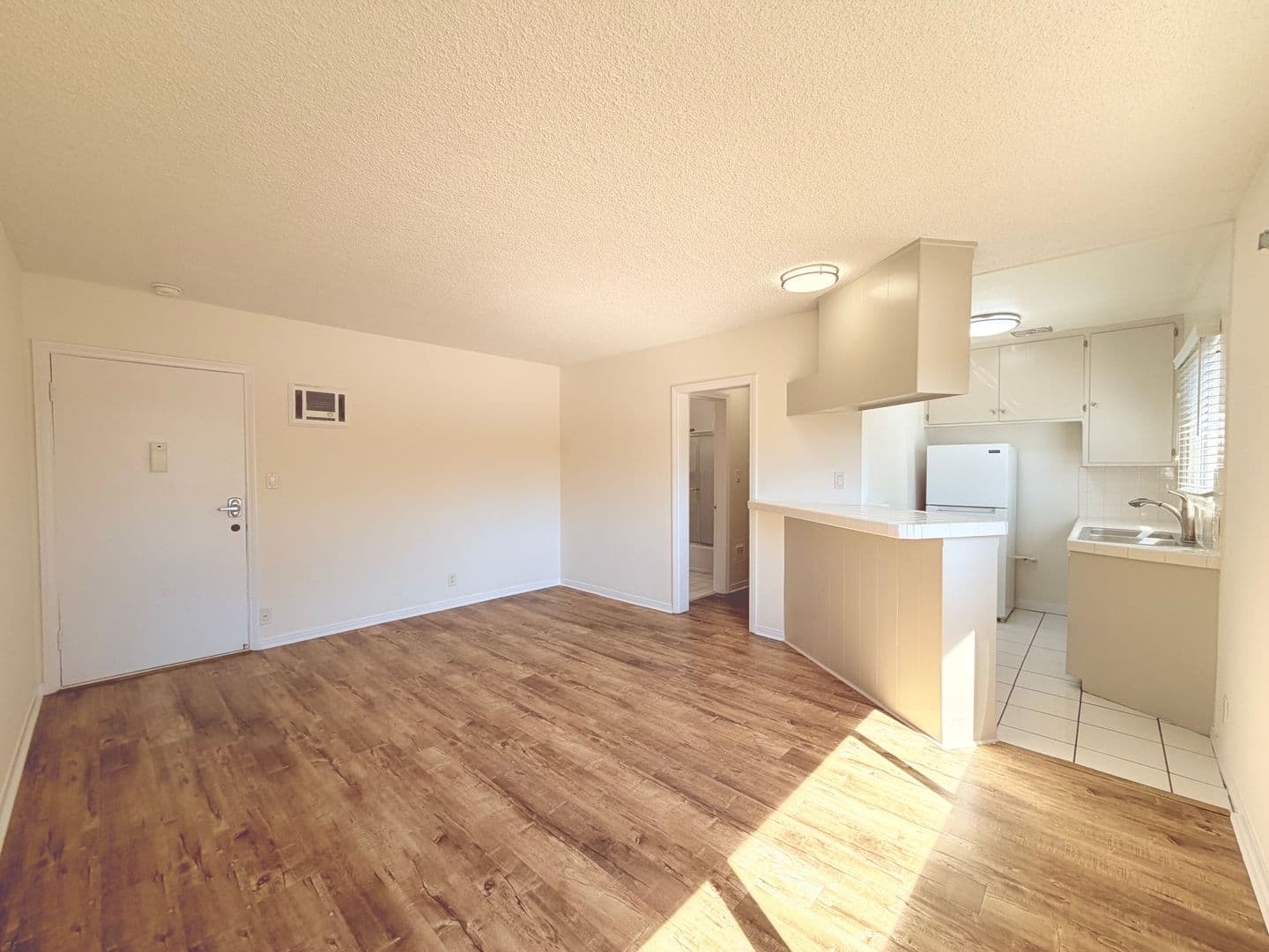 Culver City Apartment: 10860 Venice Blvd