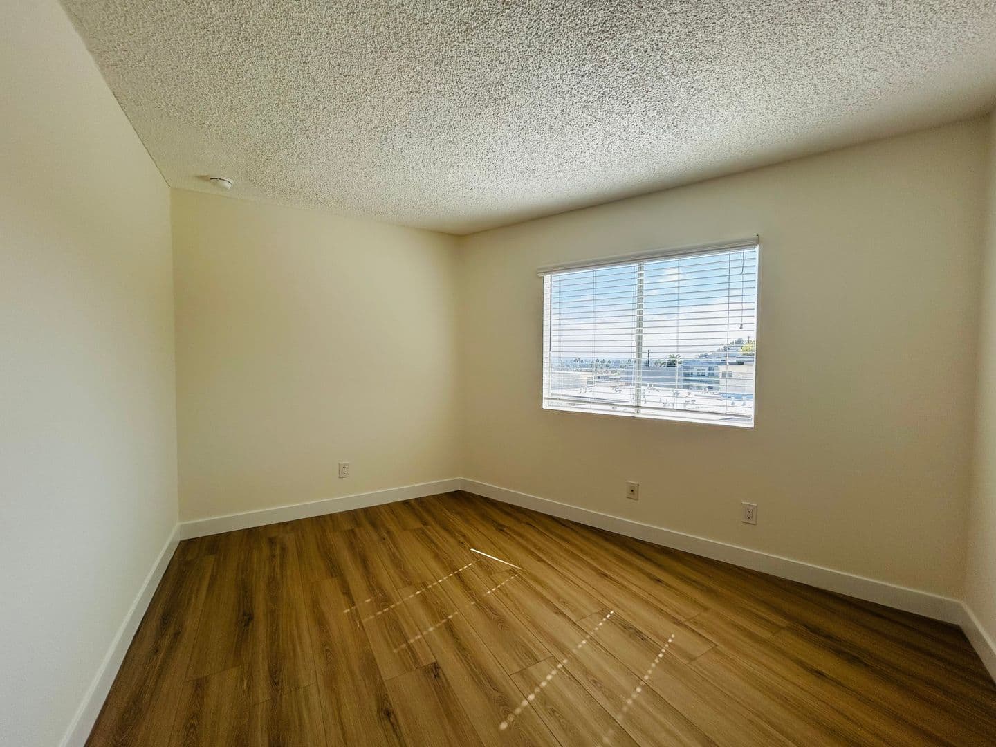 Los Angeles Apartment: 10520 National Blvd
