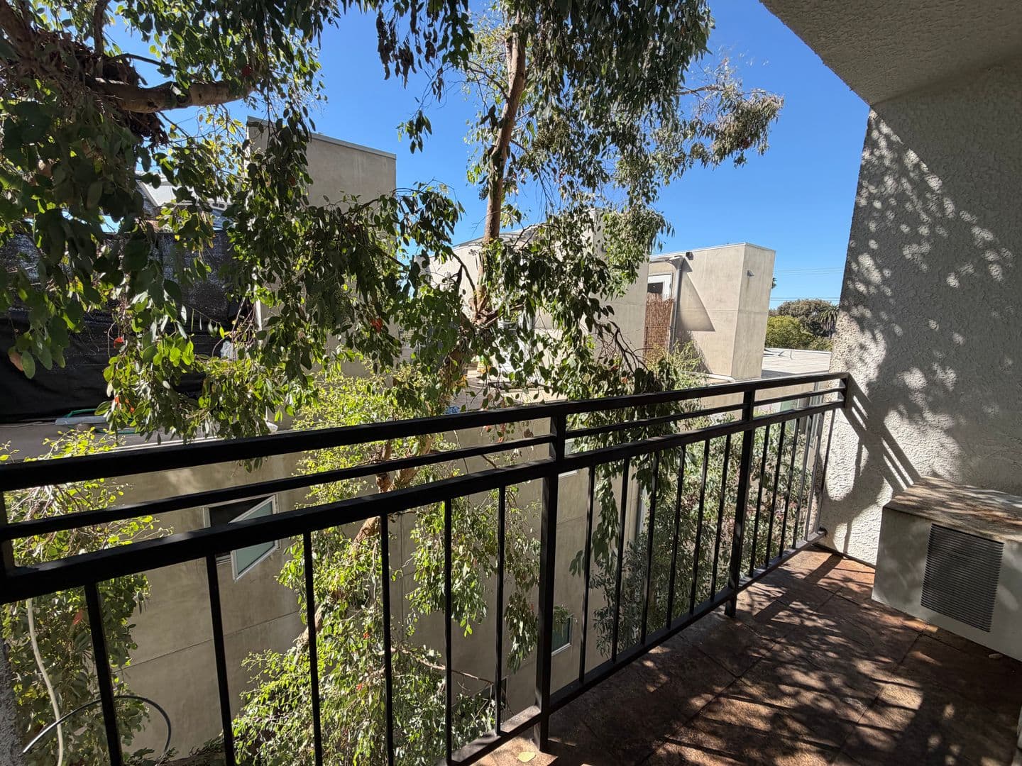 Venice Apartment: 1415 Venice Blvd
