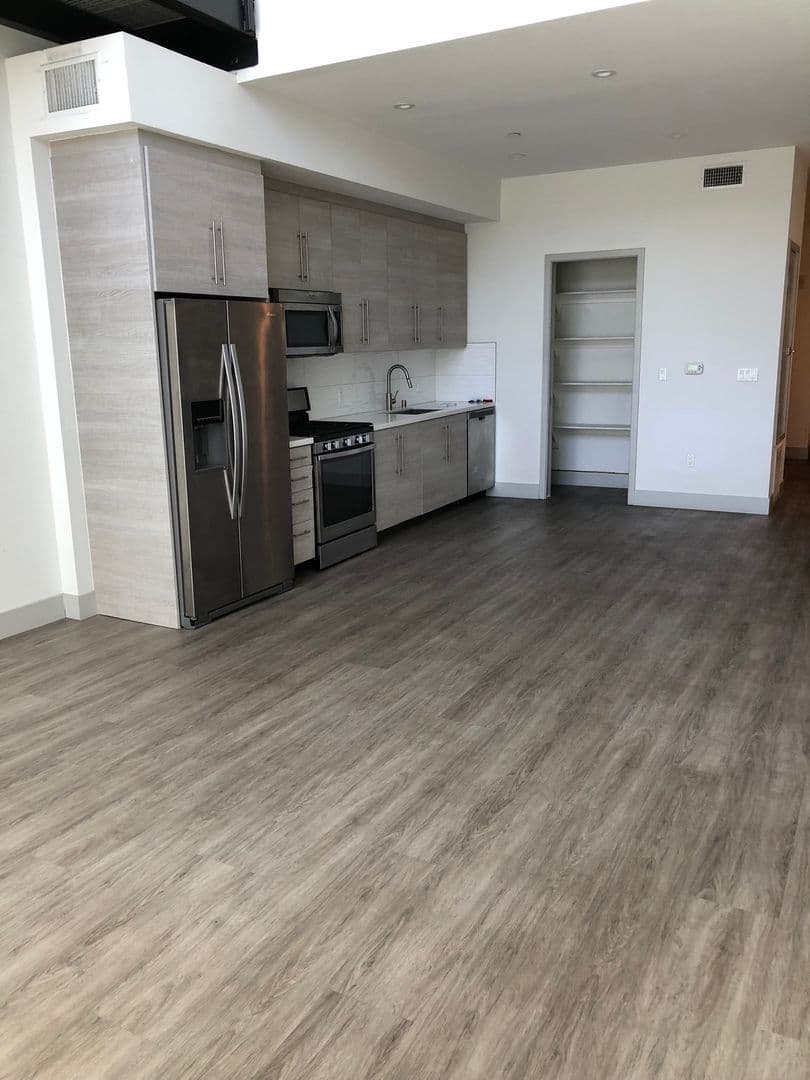 Los Angeles Apartment: 11811 Culver Blvd