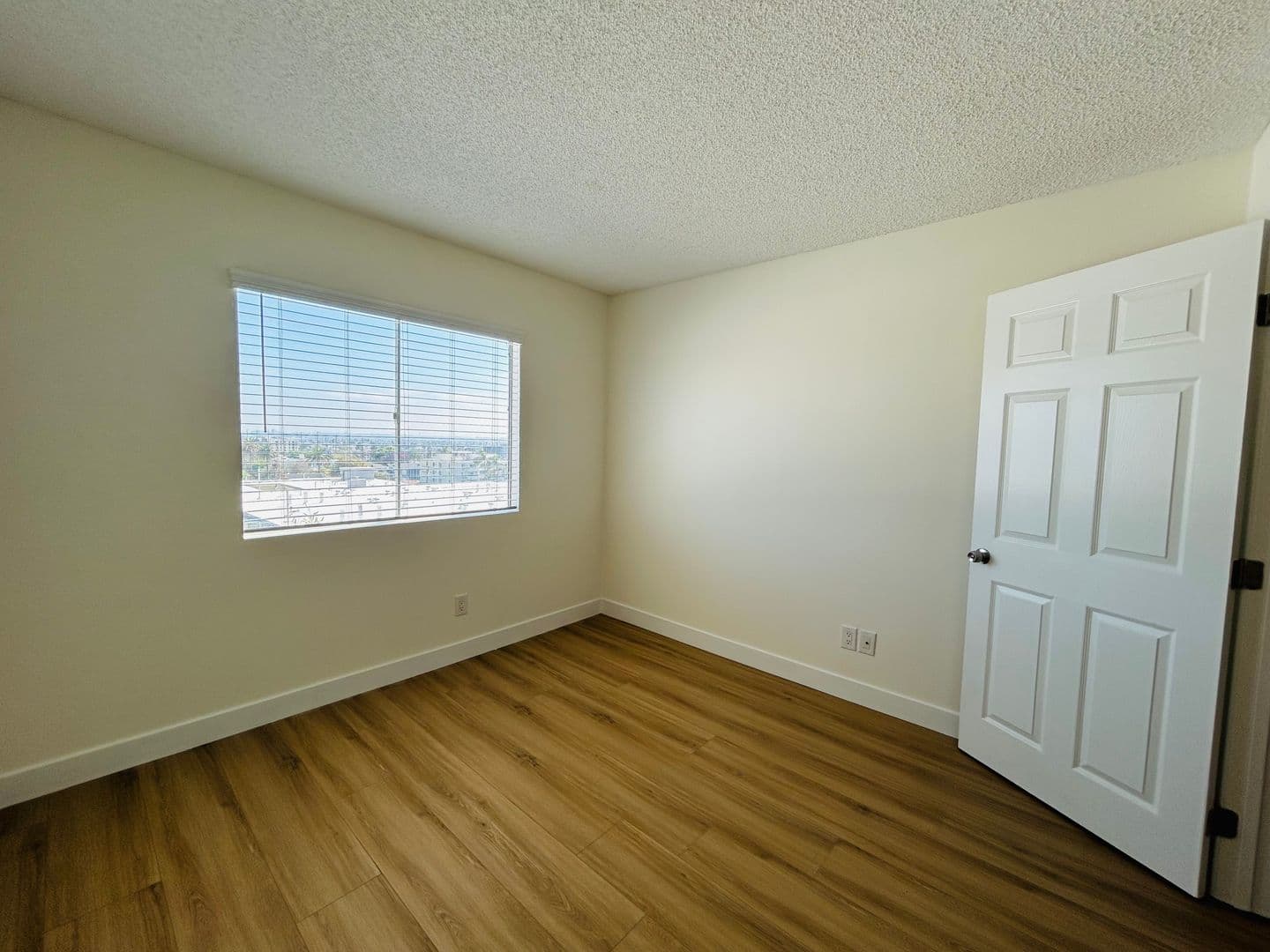 Los Angeles Apartment: 10520 National Blvd