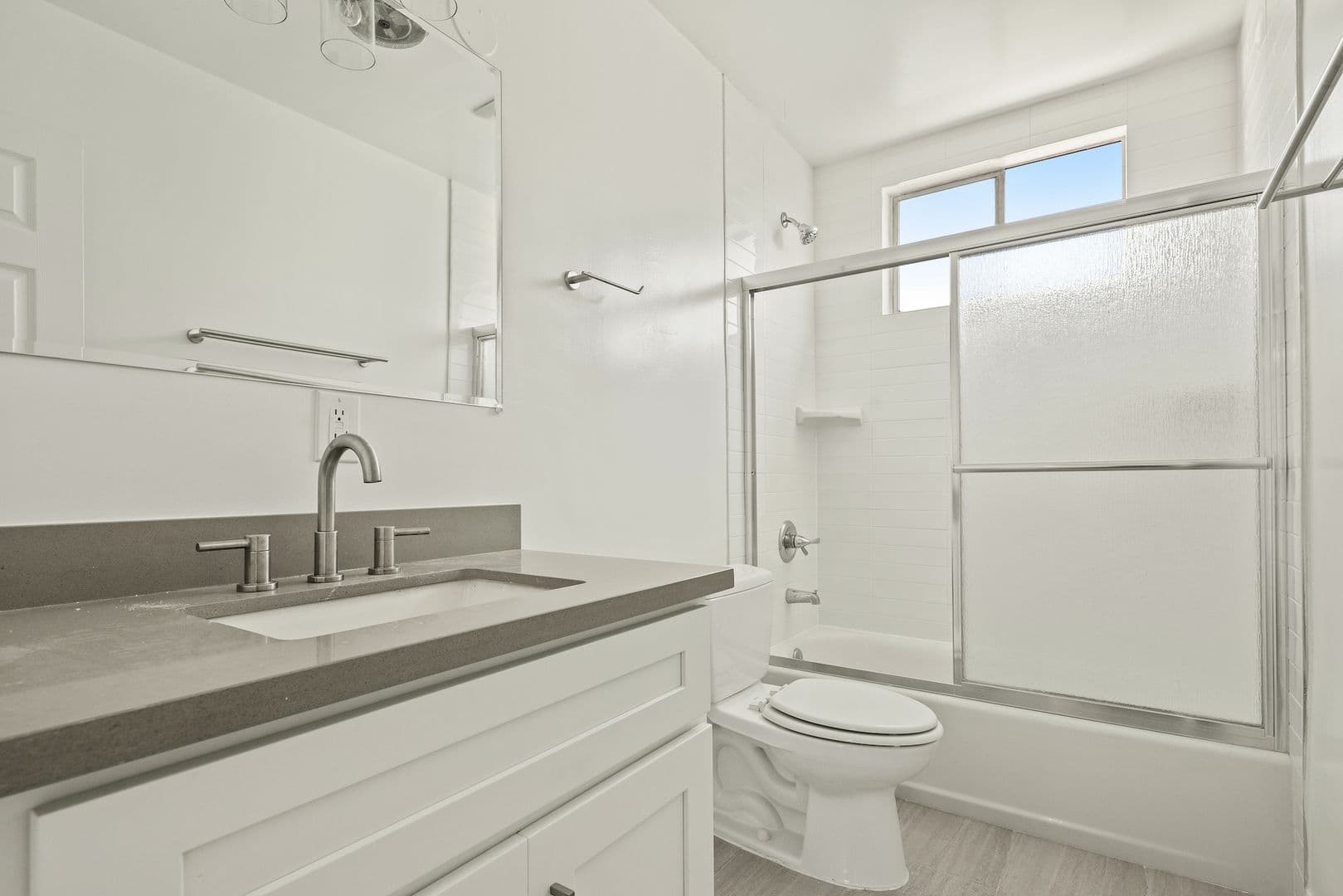 Los Angeles Apartment: 1726 Barrington Ave
