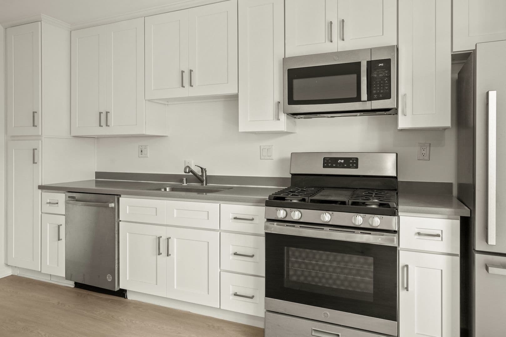 Los Angeles Apartment: 1726 Barrington Ave