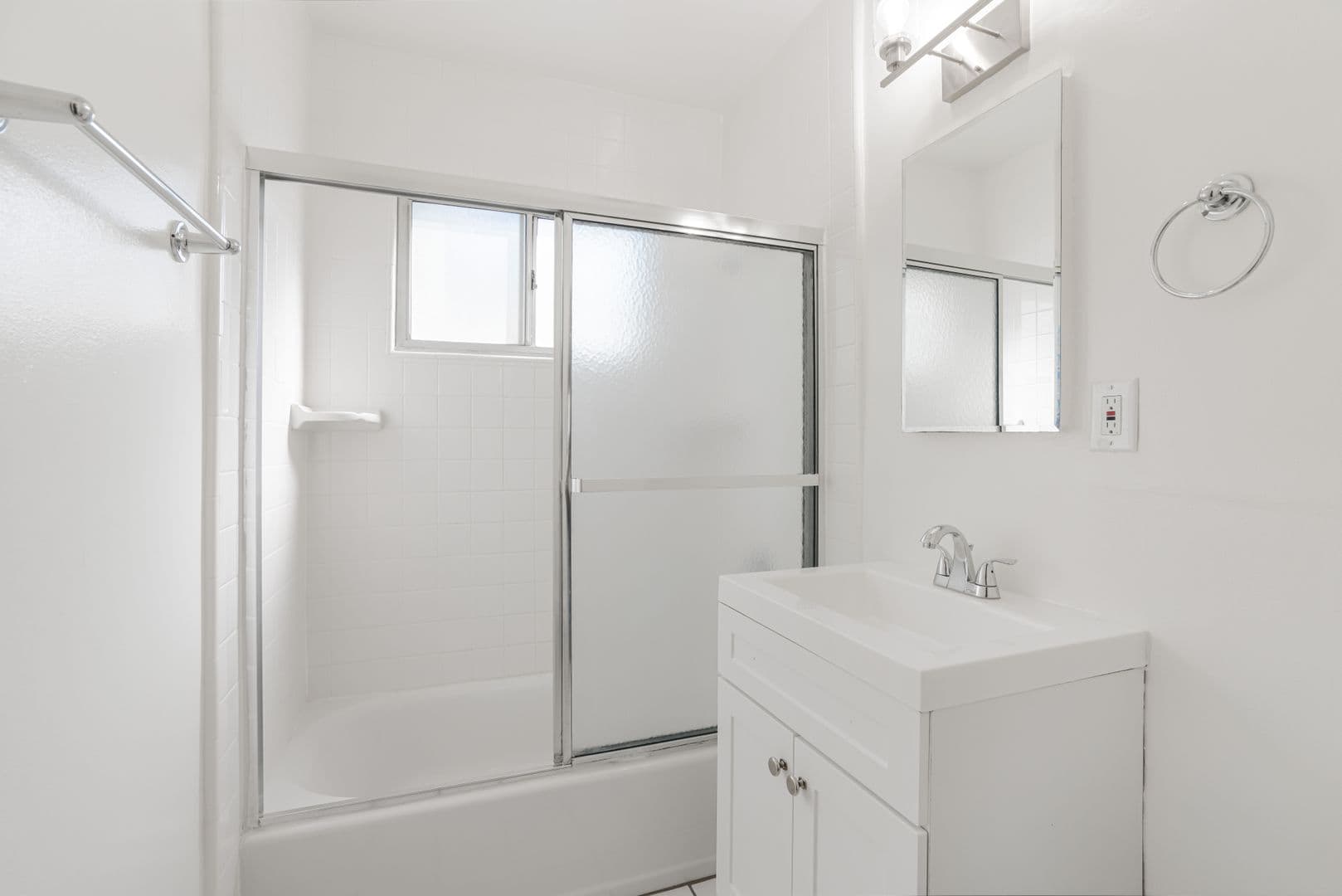 Los Angeles Apartment: 3940 Inglewood Blvd