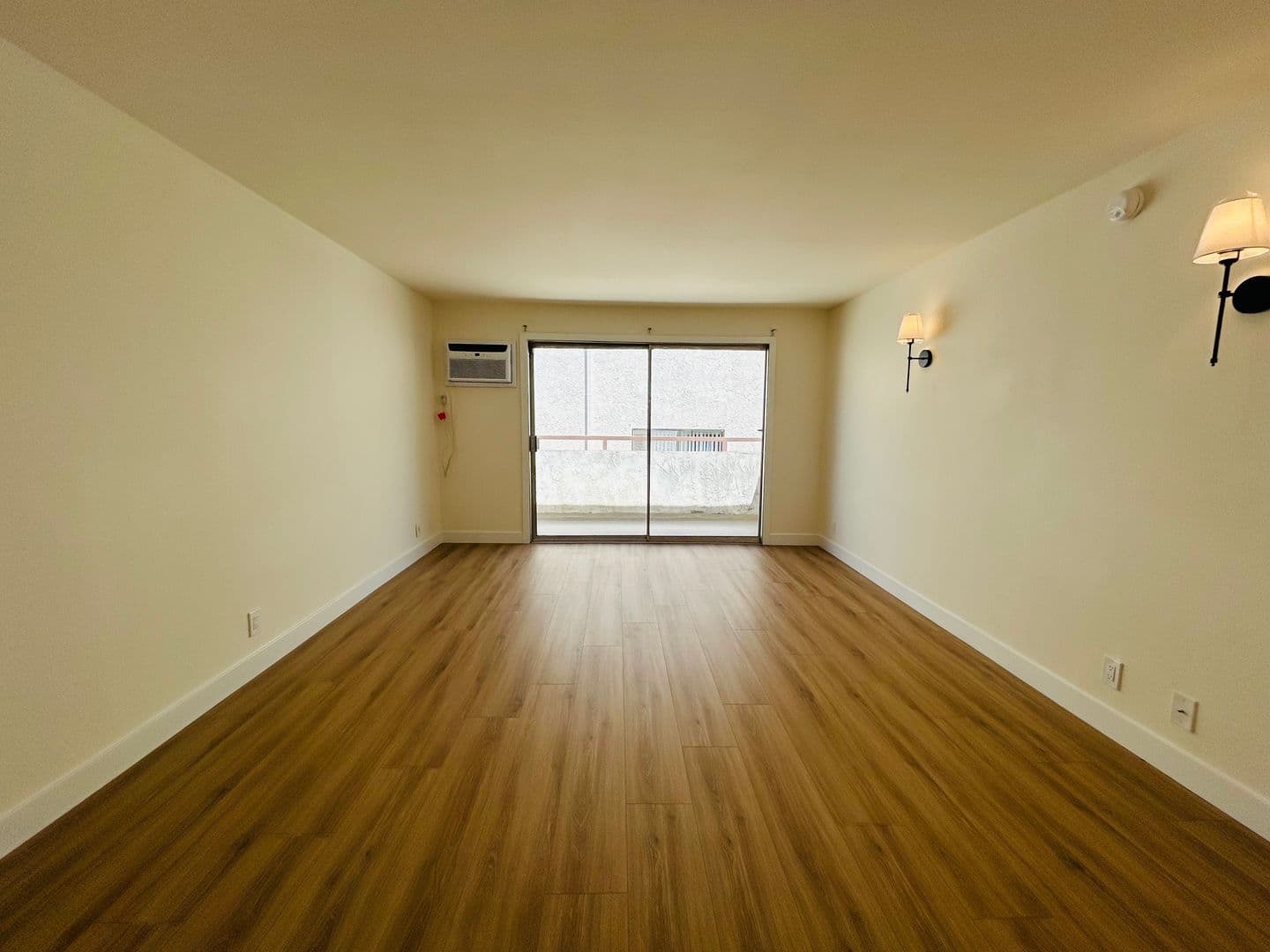 Los Angeles Apartment: 9725 Charnock Ave