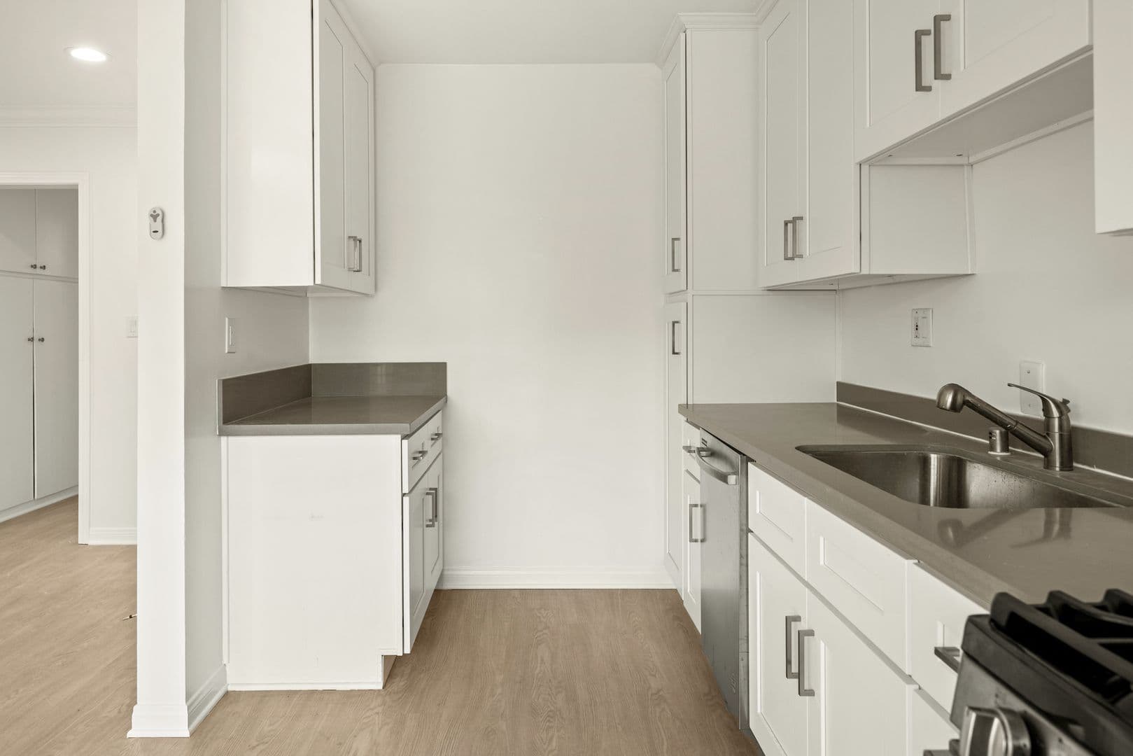Los Angeles Apartment: 1726 Barrington Ave