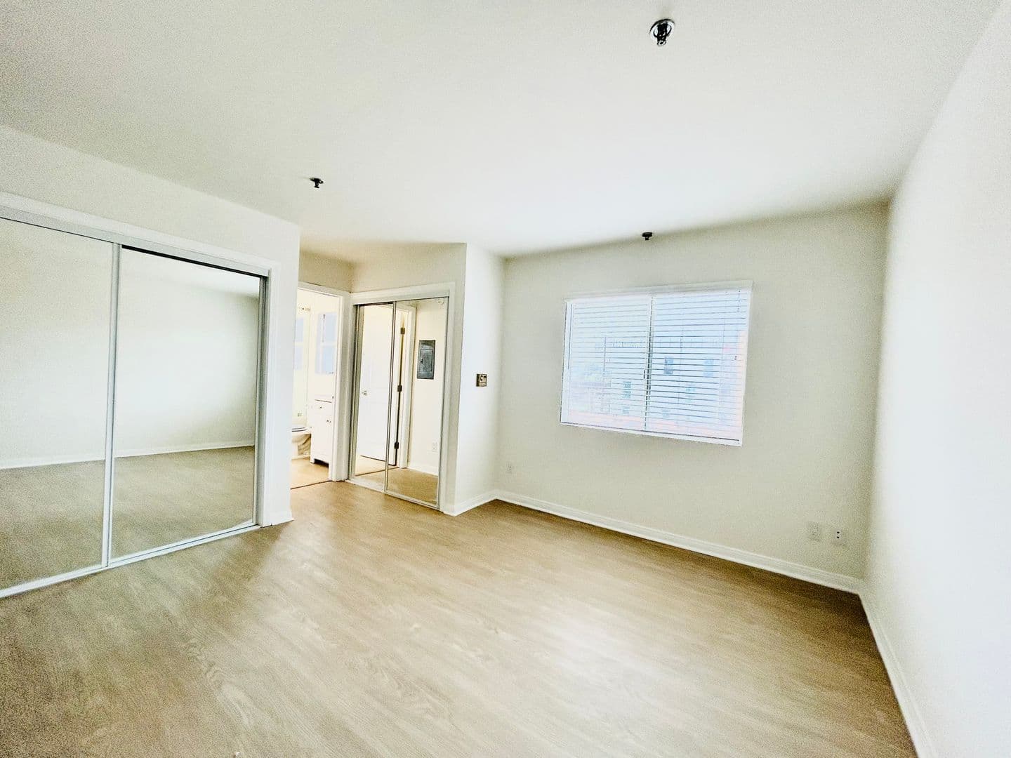 Venice Apartment: 1415 Venice Blvd