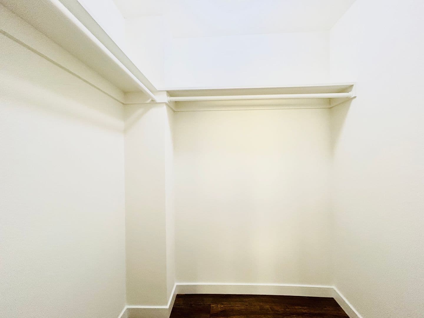Venice Apartment: 2504 Pacific Ave.