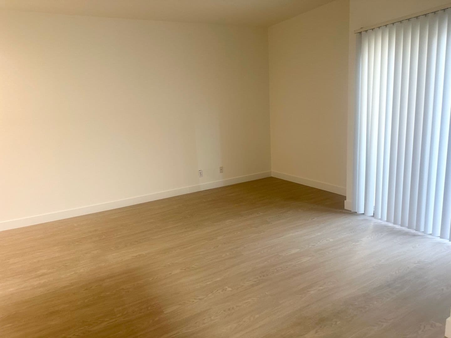 Hollywood Apartment: 1234 N Las Palmas Ave