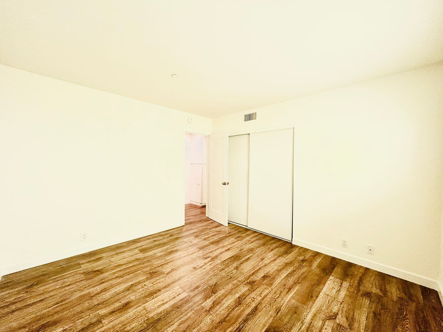 Venice Apartment: 2504 Pacific Ave.