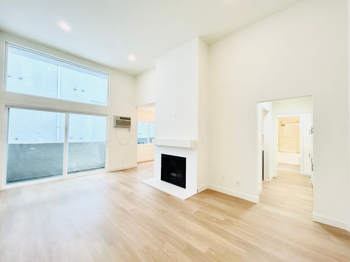 Los Angeles Apartment: 4237 Inglewood Blvd