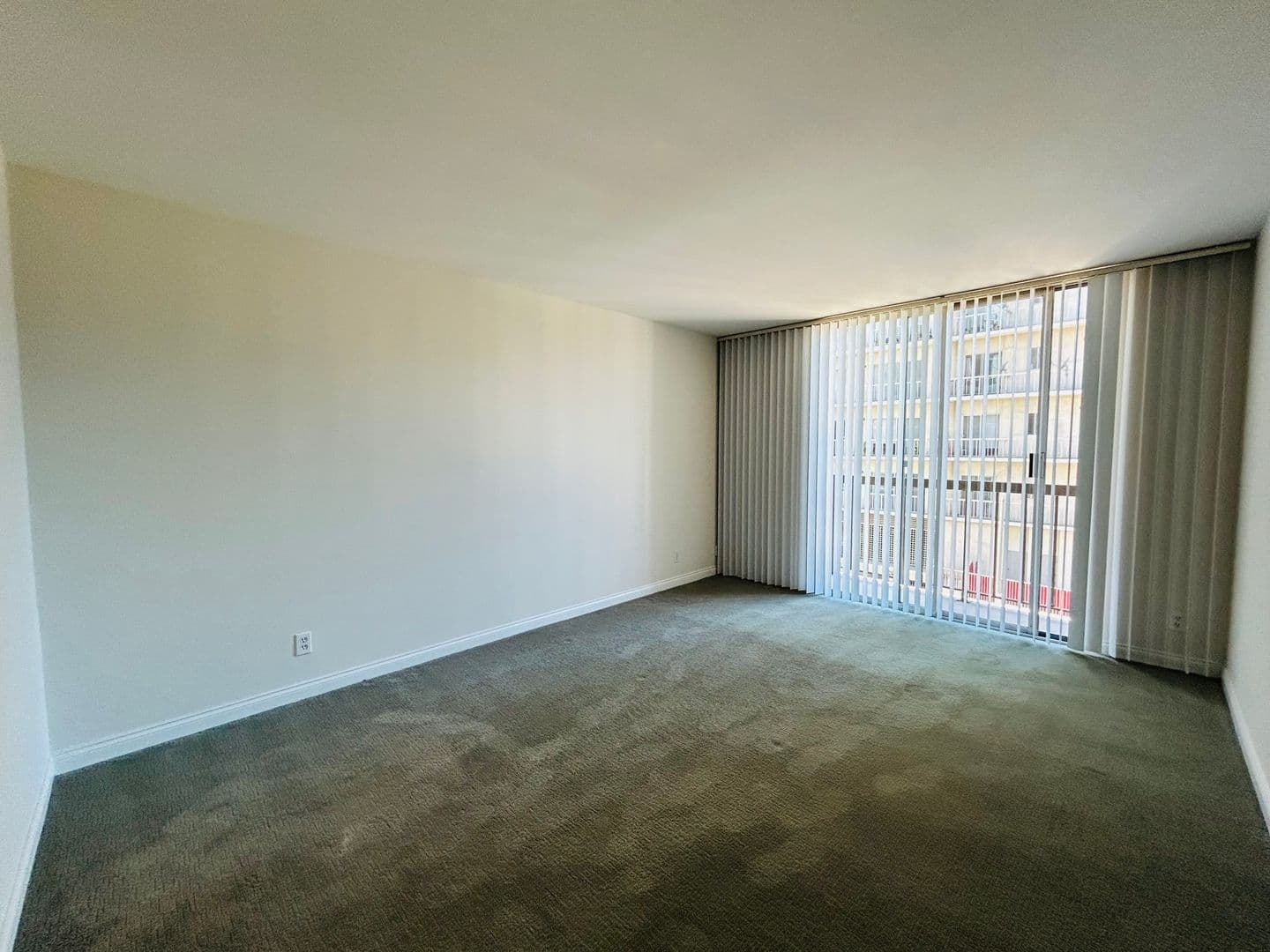 Los Angeles House: 10747 Wilshire Blvd