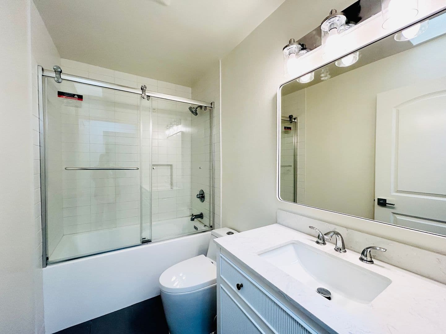 Los Angeles Apartment: 4237 Inglewood Blvd