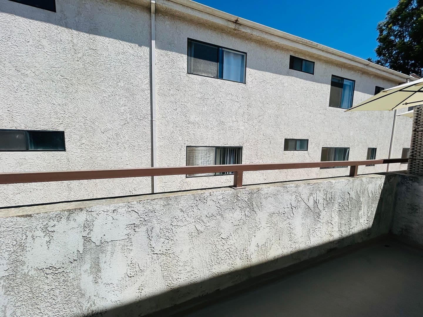 Los Angeles Apartment: 9725 Charnock Ave