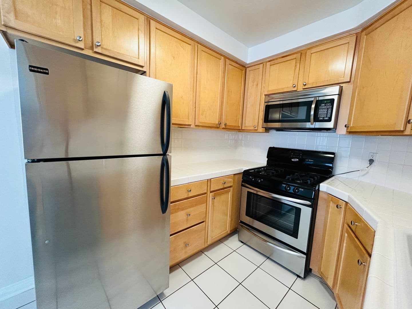 Los Angeles Apartment: 10394 Rochester Ave