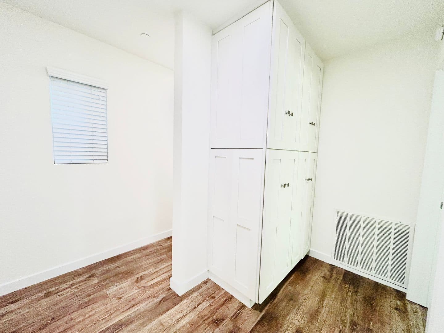 Venice Apartment: 2504 Pacific Ave.