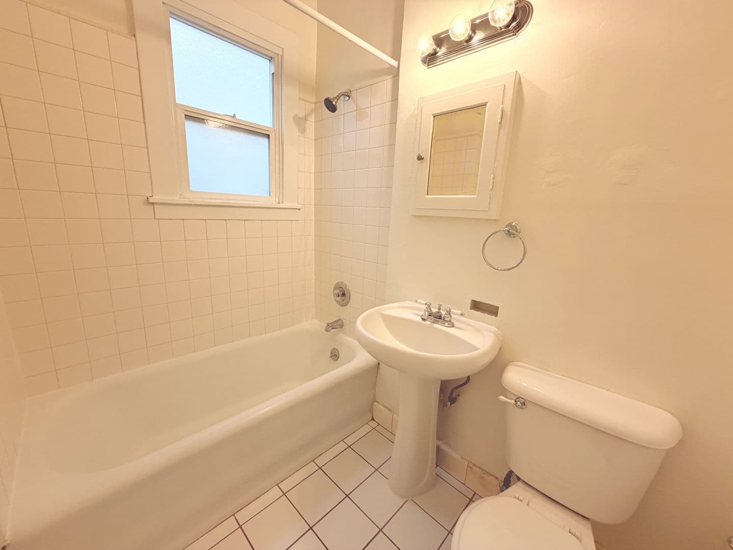 Culver City Apartment: 4049 Madison Ave