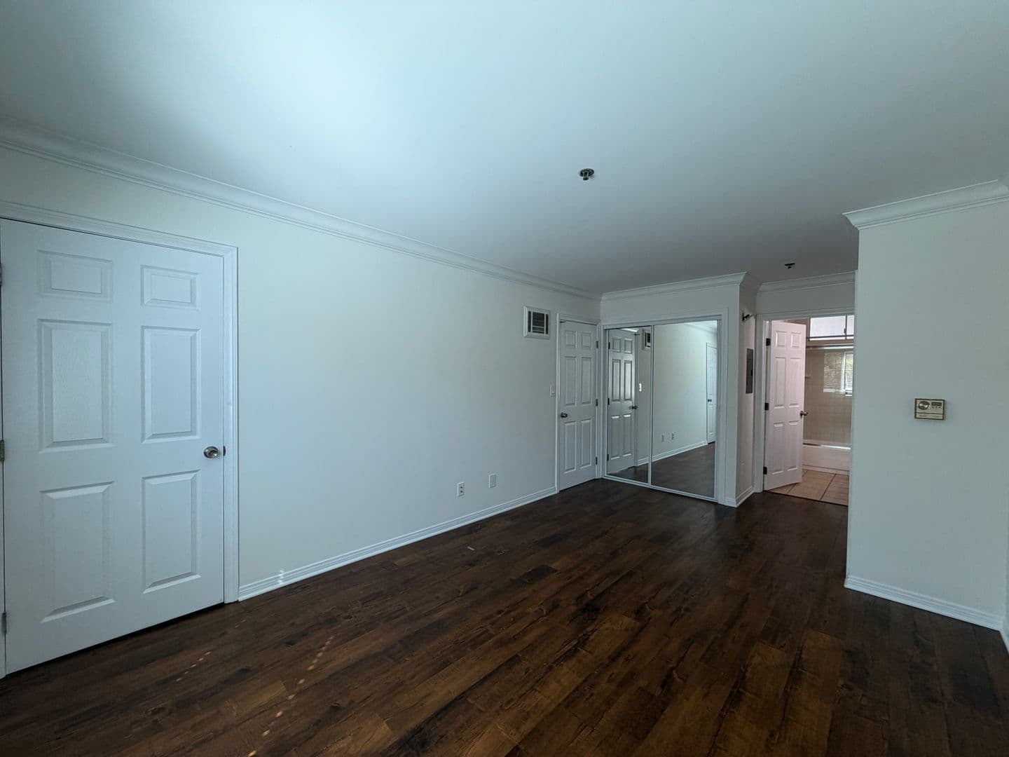 Venice Apartment: 1415 Venice Blvd
