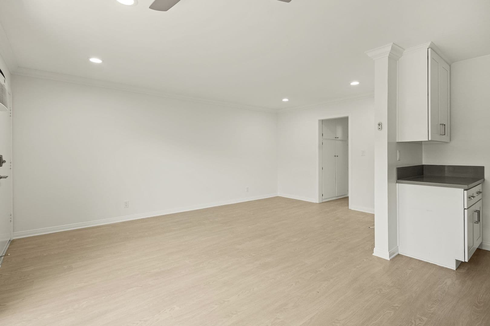 Los Angeles Apartment: 1726 Barrington Ave