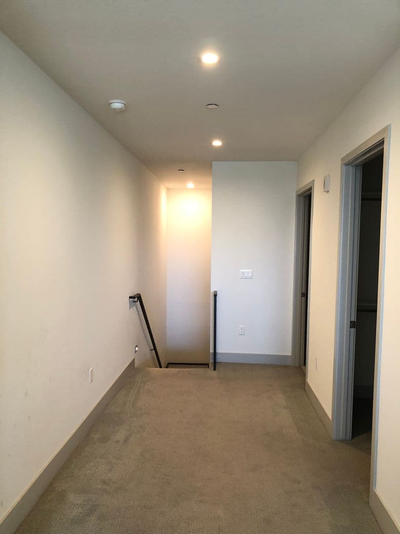 Los Angeles Apartment: 11811 Culver Blvd