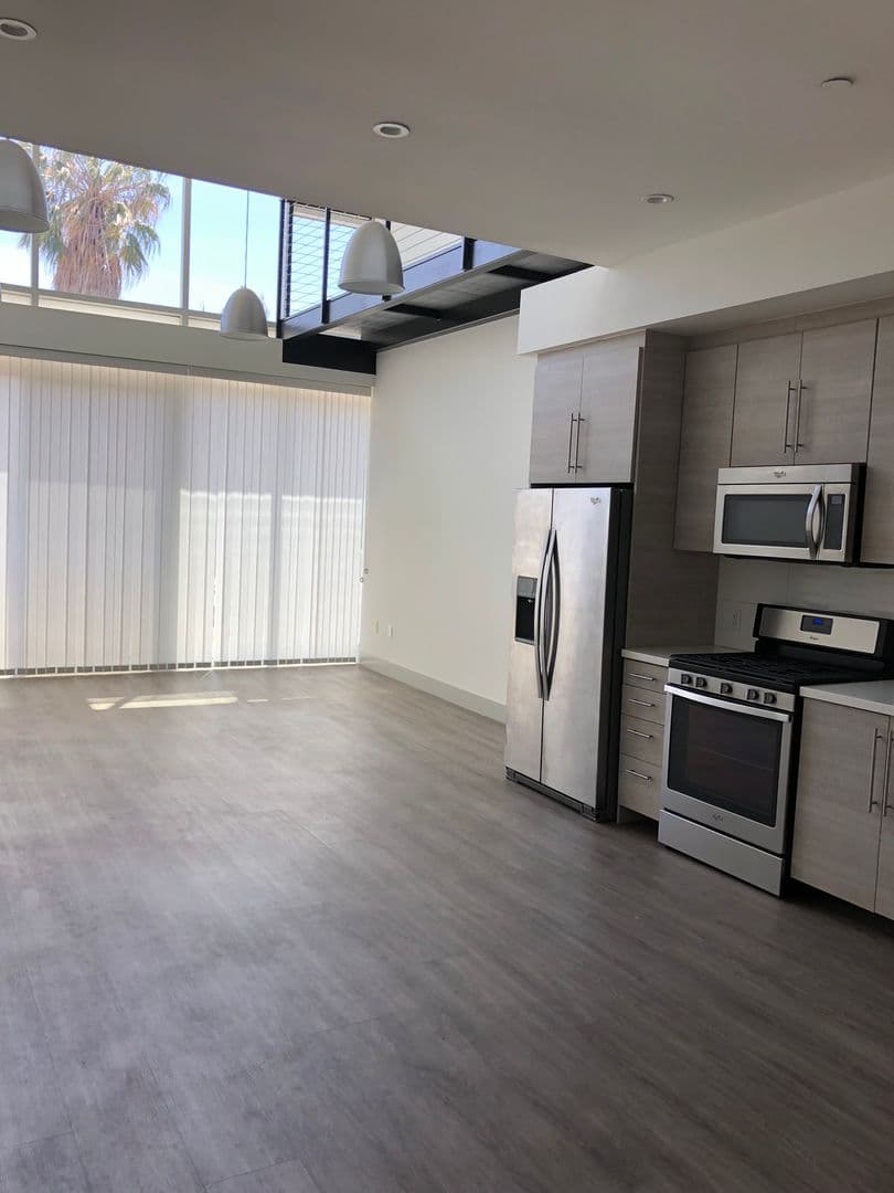 Los Angeles Apartment: 11811 Culver Blvd