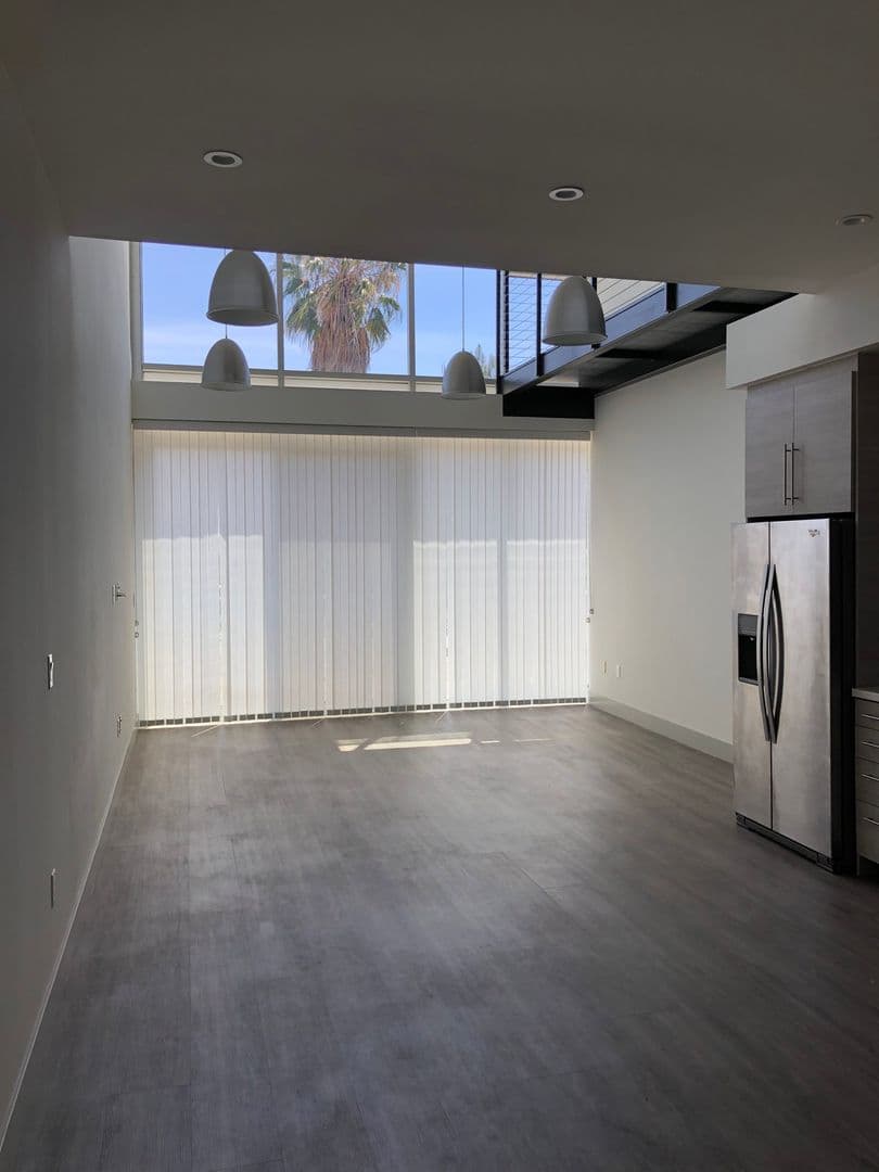 Los Angeles Apartment: 11811 Culver Blvd