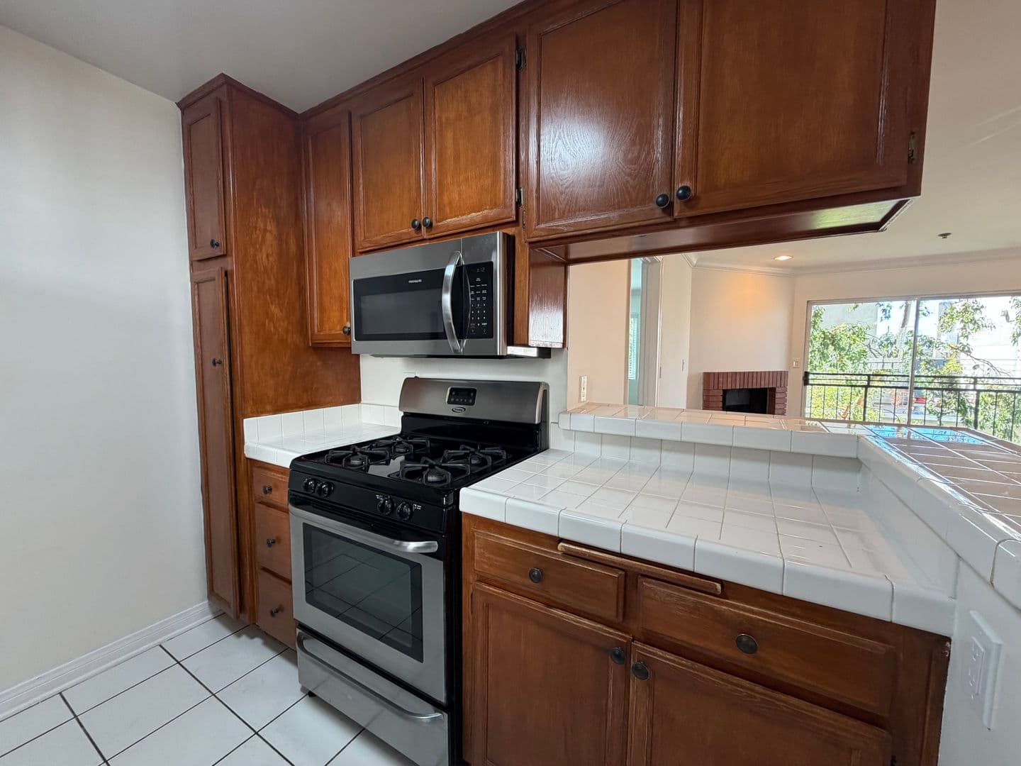 Venice Apartment: 1415 Venice Blvd
