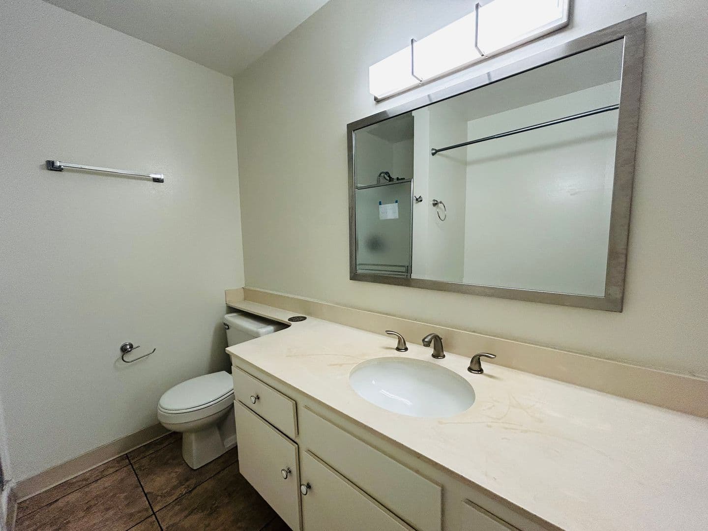 Los Angeles House: 10747 Wilshire Blvd