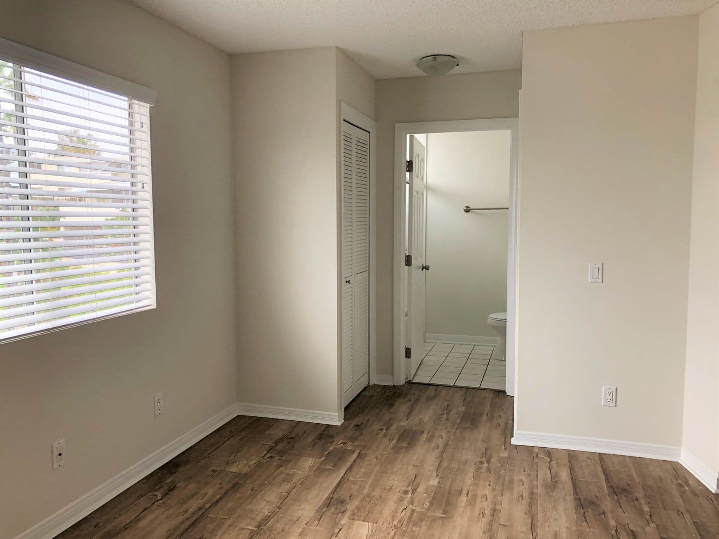 Los Angeles Apartment: 10520 National Blvd