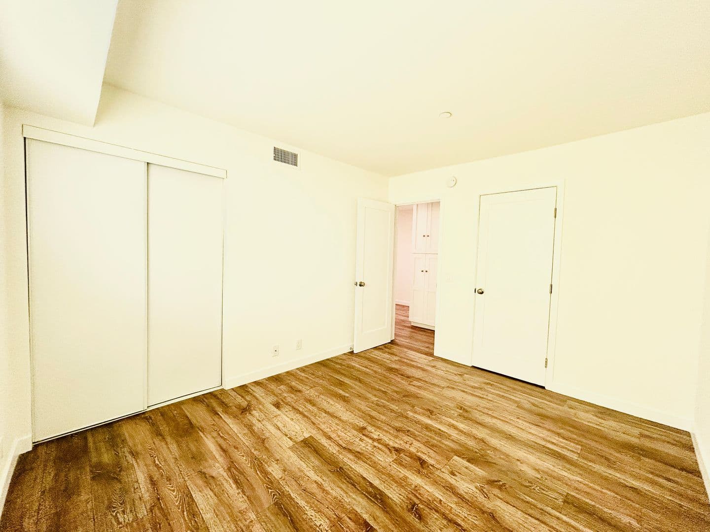 Venice Apartment: 2504 Pacific Ave.