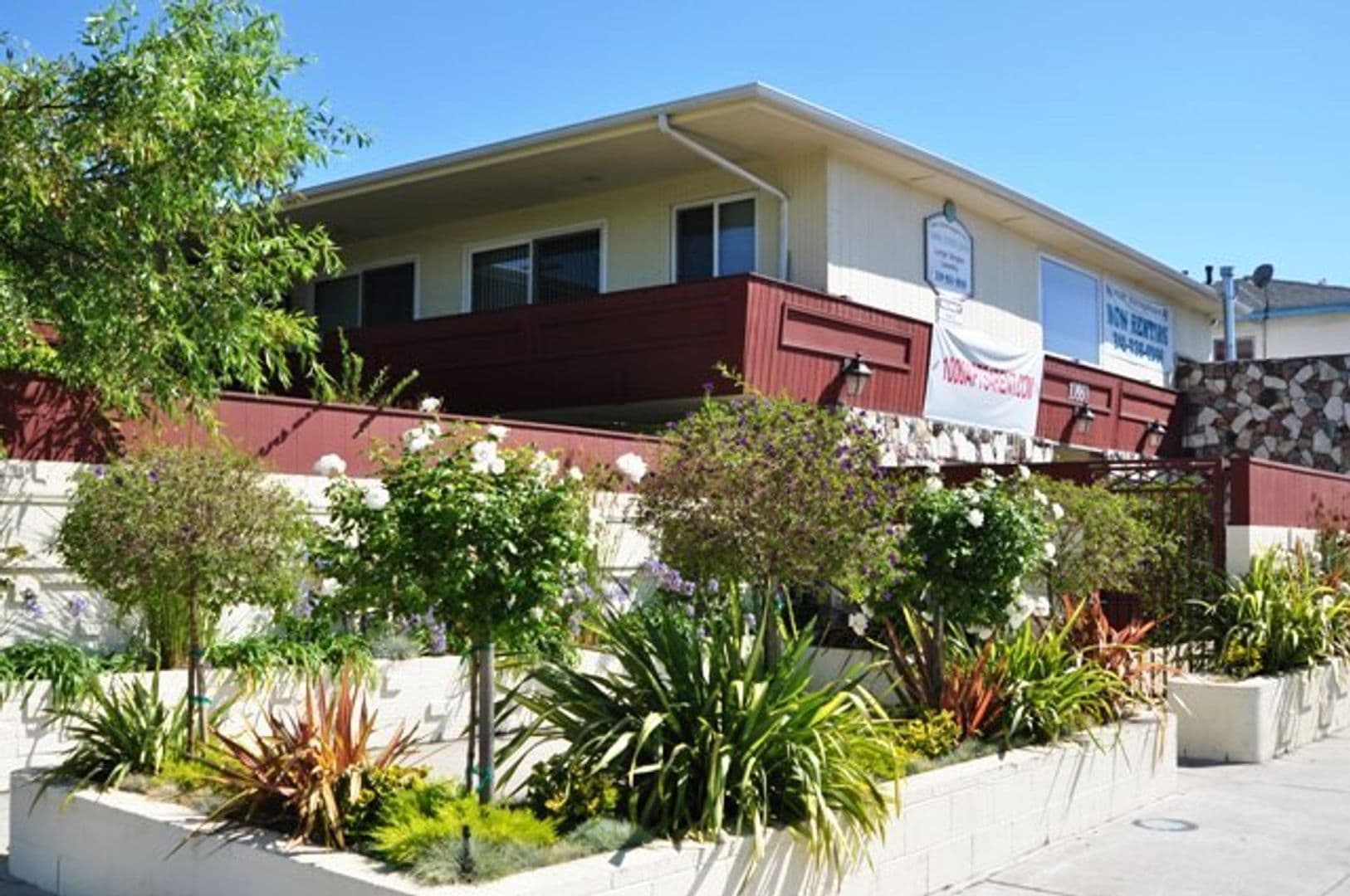 Culver City Apartment: 10860 Venice Blvd