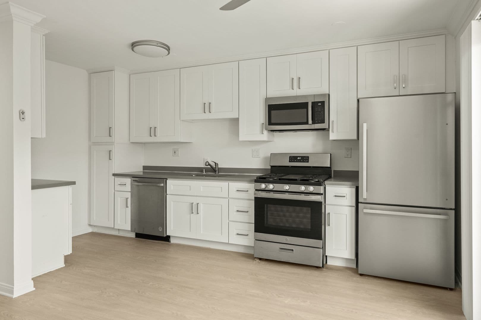 Los Angeles Apartment: 1726 Barrington Ave