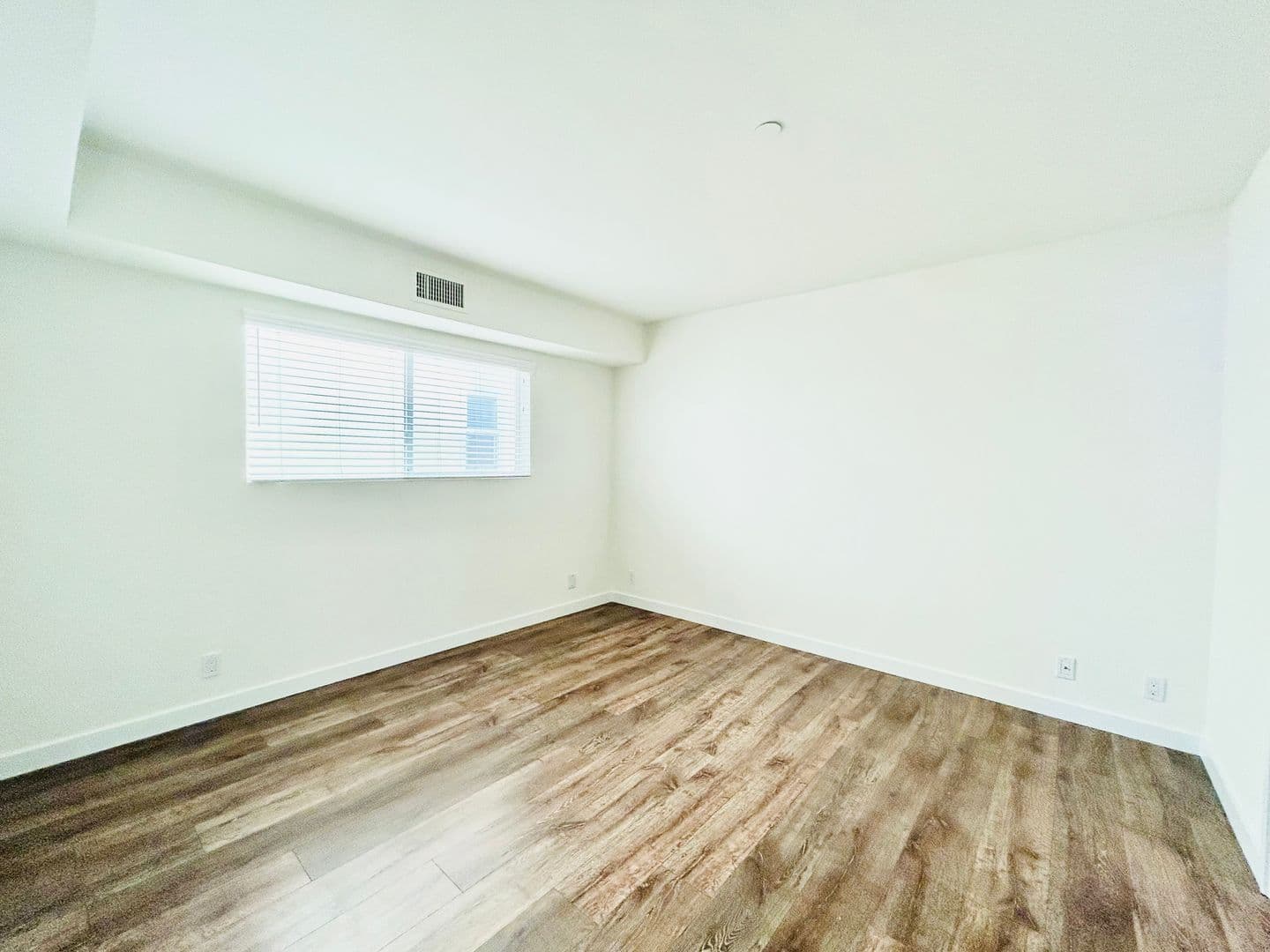 Venice Apartment: 2504 Pacific Ave.