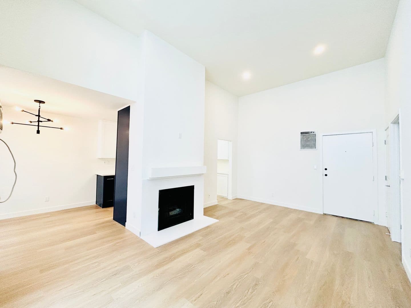 Los Angeles Apartment: 4237 Inglewood Blvd